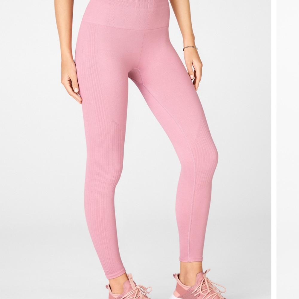 Fabletics Women's Small Seamless High Waisted Rib 7/8 Leggings Dusty Rose Pink